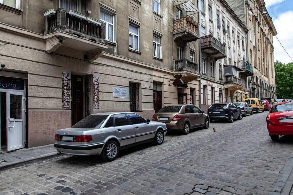 Romantic - центр львова , з видом на місто Apartment