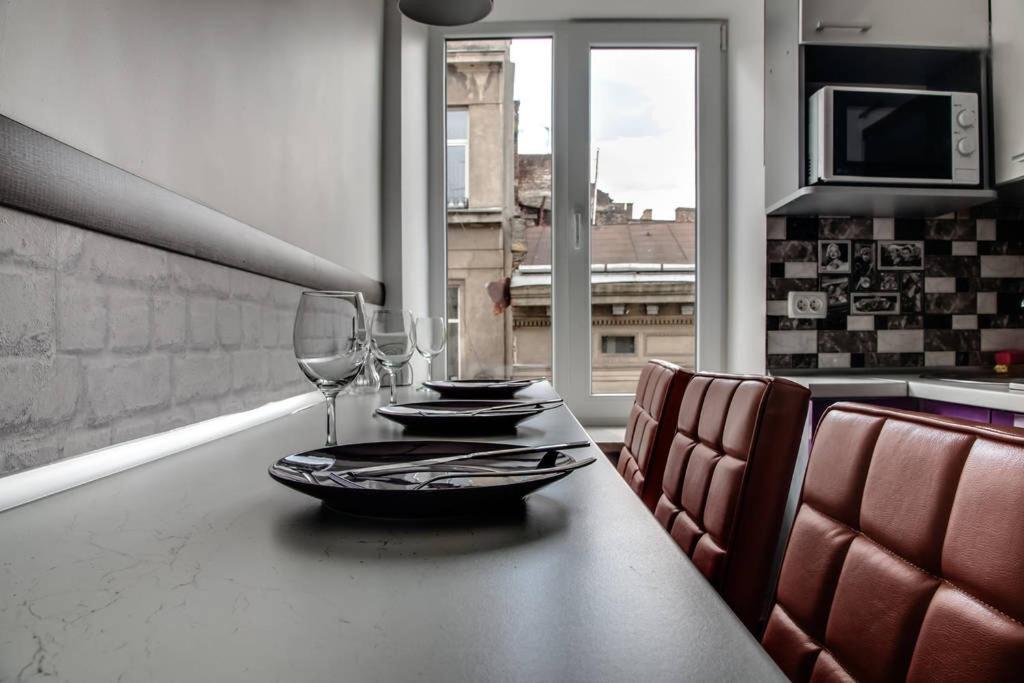 Romantic - центр львова , з видом на місто Apartment